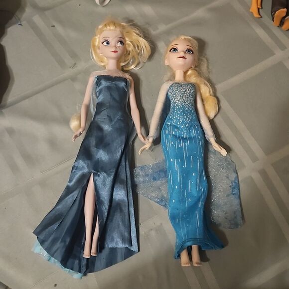 Frozen Elsa Barbie Doll 2 - Picture 1 of 3